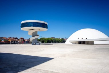 Aviles - İspanya - 10 Temmuz 2022: Oscar Niemeyer Uluslararası Kültür Merkezi