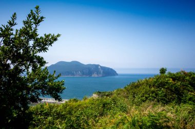 İspanya, Cantabria 'daki Laredo' dan okyanus ve uçurum manzarası