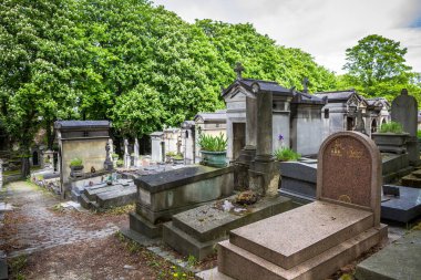 Paris - Fransa - 02 Mayıs 2023: Pere Lachaise Mezarlığı