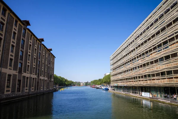 Stock image Paris - France - June 05, 2023 : Basin of La Villette view from banks