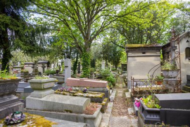 Paris - Fransa - 02 Mayıs 2023: Pere Lachaise Mezarlığı