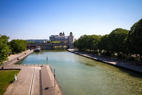 法国巴黎 2023年6月5日 夏季从维尔利特公园和乌尔克运河看到的穆林斯 德潘廷大酒店 — 图库照片
