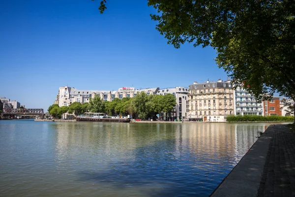 Paryż Francja Czerwca 2023 Widok Kanału Ourcq Łodzi Mieszkalnych Brzegu — Zdjęcie stockowe