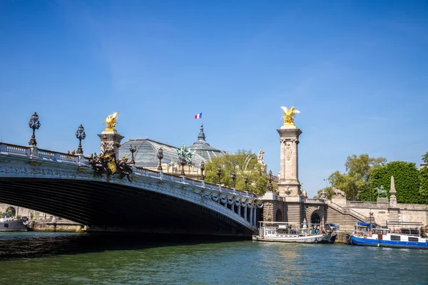 法国巴黎 2023年5月2日 大宫博物馆和亚历山大三世桥 — 图库照片
