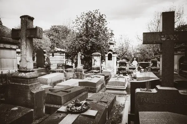 Paris Frankrike Maj 2023 Gravar Kyrkogården Pere Lachaise Svart Och — Stockfoto