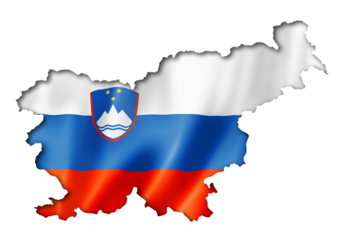 Slovenya bayrağı göster, üzerinde beyaz izole üç boyutlu render