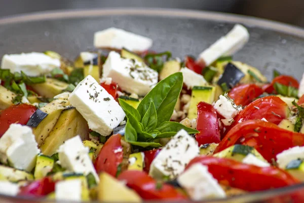 Çiğ sebze, Ratatouille pişirmek için, Güney Fransa 'dan bir yemek.