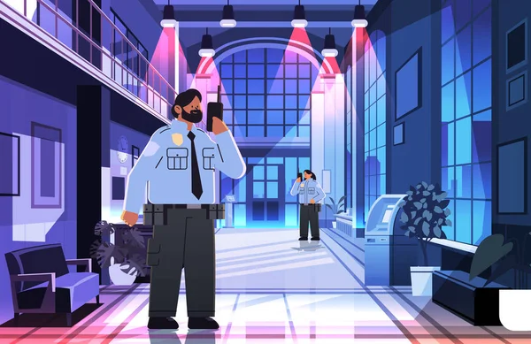 ナイトオフィスのウォーキートーキーや個人の安全コンセプトの水平ベクトルイラストを使用して制服の男性警備員 — ストックベクタ