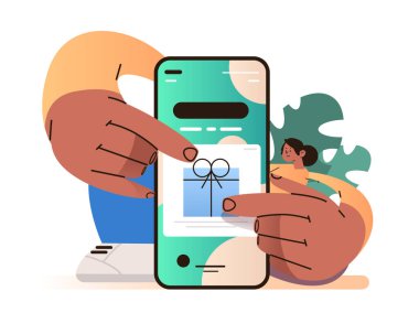 kadın müşteri sadakat pazarlama programları ve ödülleri akıllı telefon ekranında akıllı telefon uygulamasında yatay ekran illüstrasyonunda