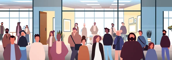 多民族のビジネスマングループミックスレースの男性の女性労働者群衆は現代のオフィス水平肖像ベクトルのイラストに立って — ストックベクタ