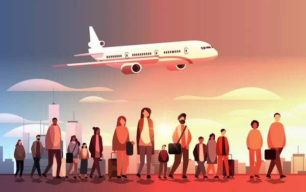 混合种族旅行者与行李见飞机航班在机场起飞暑假概念城市景观背景横向矢量说明 — 图库矢量图片