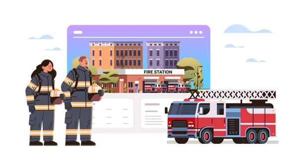 消防队员身着制服站在消防局大楼外墙及红色紧急车辆的横向全长矢量图示附近 — 图库矢量图片
