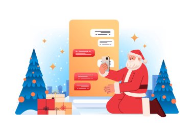 Kırmızı kostümlü Noel Baba akıllı telefon ekranında mobil uygulamayla sohbet ediyor. İnternet iletişimi. Mutlu yıllar.