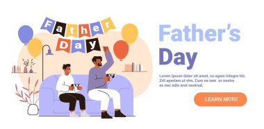 Baba ve oğul birlikte video oyunları oynuyorlar. Tatili balonlarla kutluyorlar. Ev dekorasyonu kanepe oturma odası iç mekan web sitesi illüstrasyonuyla.