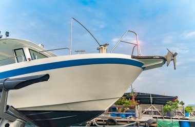 Güney Çin 'de yat deposu olan deniz marinası.