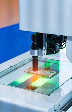 PCB devre kartını denetleyen görüntü ölçüm aracı