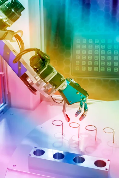 Brazo Robot Está Trabajando Inteligentemente Departamento Producción Fábrica Inteligencia Artificial Imagen de archivo