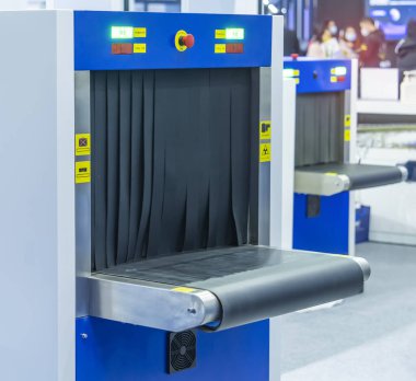 Bagaj x-ray tarayıcı havaalanı güvenlik tarayıcısı ve taşıyıcı bant  