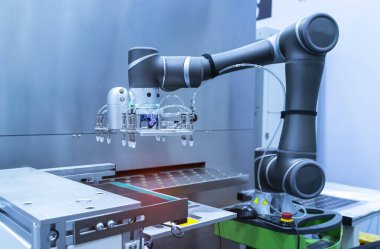 Robotik ve pnömatik piston enayi endüstriyel makine, otomasyon basınçlı hava fabrika üretim biriminde