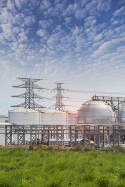 Gaz işleme fabrikası. Gaz ve petrol sanayiinin manzarası