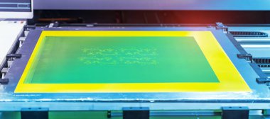 Fabrikada çalışan makinede Pcb İşlemi