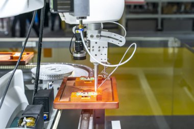 fabrikada baskılı ve montaj elektrik devrekartı (Pcb) için otomatik nokta lehimleme için robotik sistemin lehim demir uçları