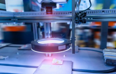 Zenginlik fabrikasındaki robotik görüş sensör kamera sistemi