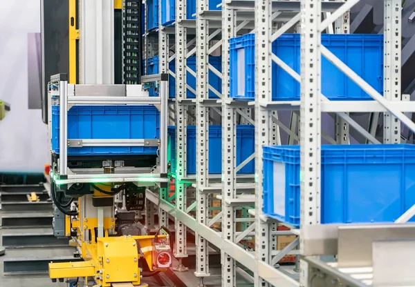 Boîtes Plastique Dans Les Cellules Entrepôt Automatisé Rayonnages Entrepôt Construction — Photo