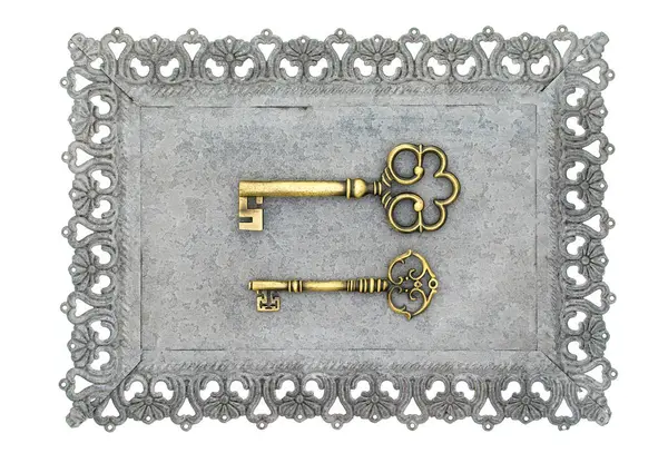 Klucz Dekoracyjny Rzeźbionymi Wzorami Metalowej Ramki Białym Tle — Zdjęcie stockowe