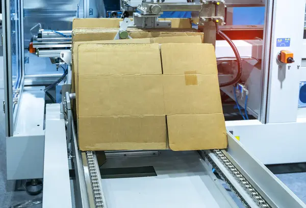 Boîte Carton Emballage Produit Déplace Sur Bande Transporteuse Machine Emballage — Photo