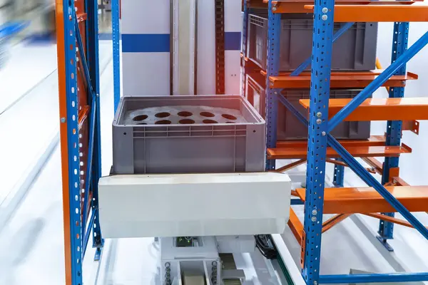 Boîtes Plastique Dans Les Cellules Entrepôt Automatisé Rayonnages Entrepôt Construction — Photo