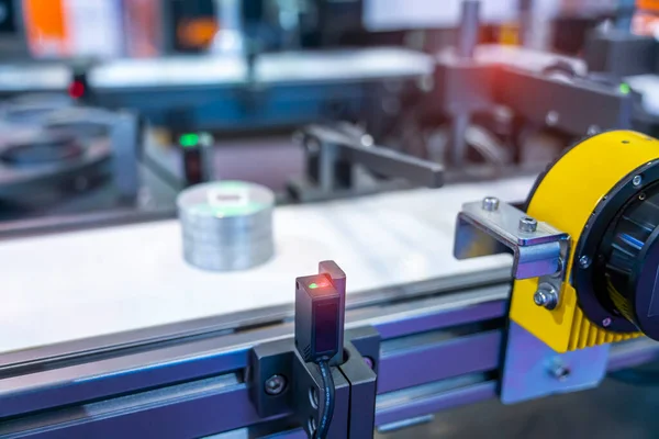 Snímač Robotu Průmyslových Strojů Montážní Lince Pracující Továrně Inteligentní Tovární — Stock fotografie