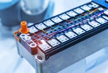 Elektrikli araba lityum pil ve güç bağlantıları