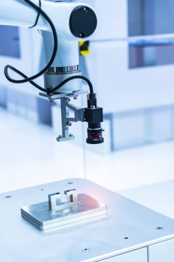 Zenginlik fabrikasındaki robotik görüş sensör kamera sistemi