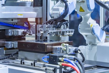 Otomatik kavrama ve akıllı robot akıllı fabrika, endüstri 4.0 ve teknoloji üzerinde çalışıyor.