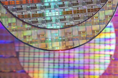 Elektronikte entegre devrelerin üretimi için kullanılan mikro çipli silikon gofretler