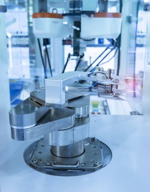 Silikon gofret taşımak için otomatik robot kol kullanımına otomatik sistem denetimi uygulaması