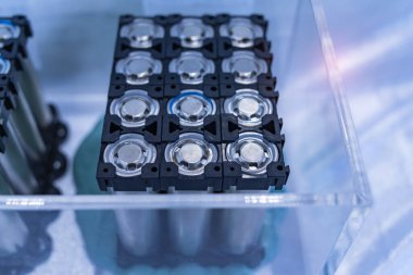 Modern yüksek kapasiteli lityum iyonlu batarya hücreleri paketi