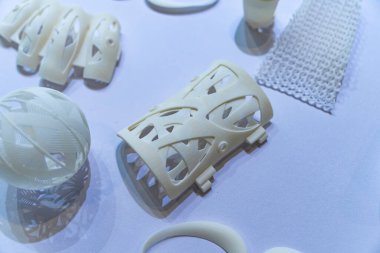 Toz 3D yazıcıya basılmış ortopedik plastik protez  