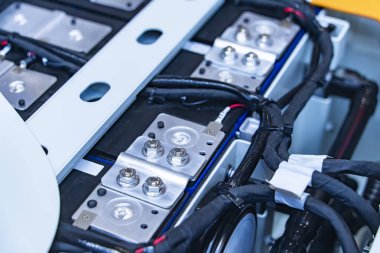 EV araba enerji deposu için elektrikli araç lityum NMC bataryası. Lityum iyon hücre paketi veya yüksek voltajlı elektrikli araç pilleri.