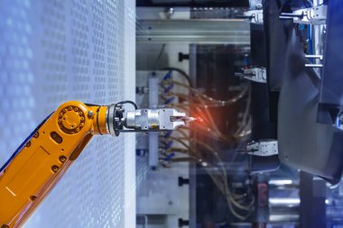 Bir parçası araba olan endüstriyel makine ve fabrika robotu kolu, Akıllı fabrika endüstrisi 4.0 konsepti.