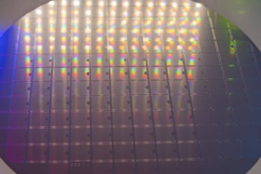 Elektronikte entegre devrelerin üretimi için kullanılan mikro çipli silikon gofretler