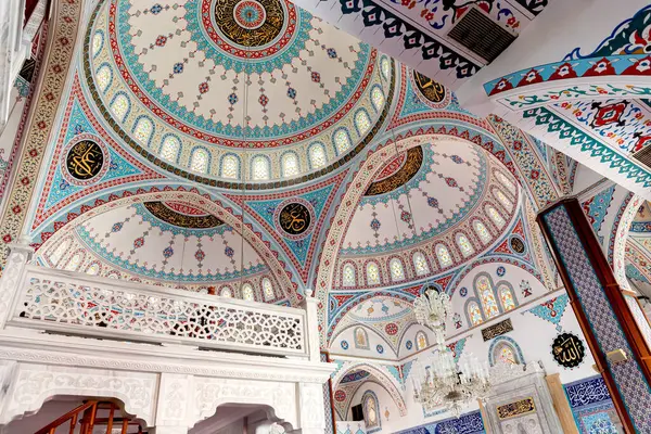 Das Innere Der Majestätischen Moschee Manavgat Der Türkei Europa lizenzfreie Stockfotos