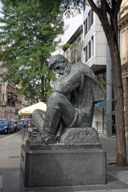 ZAGREB, CROATIA - 3 Temmuz 2023: Nikola Tesla heykeli Zagreb 'de. Anıt heykeltıraş İvan Mestroviç tarafından tasarlandı.