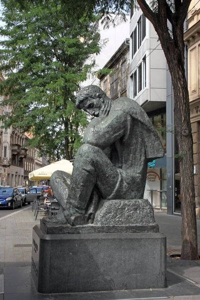 Zagreb Croatia 2023年7月3日 萨格勒布Nikola Tesla雕塑 纪念碑由雕塑家伊万 梅斯特罗维奇设计 — 图库照片