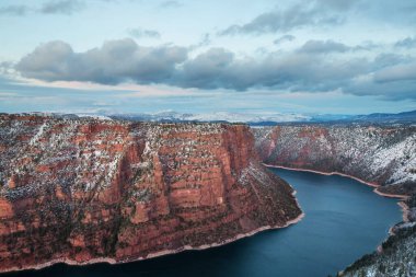 ABD, Flaming Gorge 'da kış mevsiminde çok güzel manzaralar.