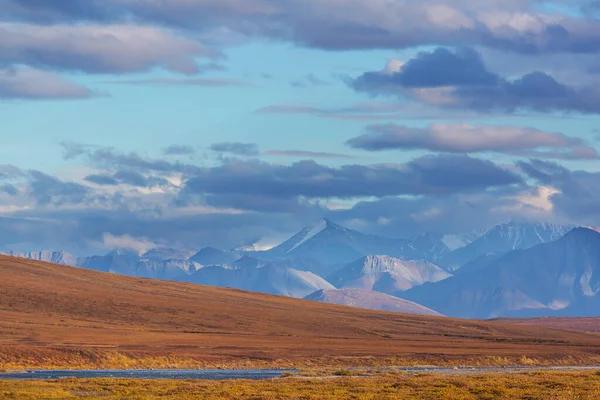 Picturesque Mountains Alaska Autumn Snow Covered Massifs Glaciers Rocky Peaks — Stockfoto
