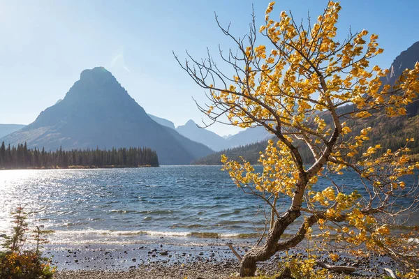 氷河国立公園の絵のような岩のピーク モンタナ州 アメリカ 秋のシーズン 美しい自然景観 — ストック写真