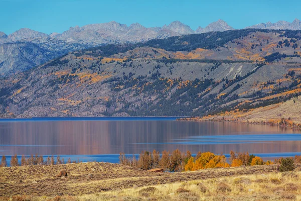 Krásné Jezero Podzimní Sezóně — Stock fotografie
