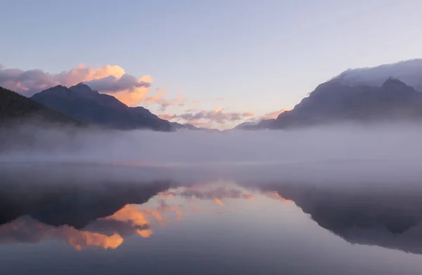 Piękne Jezioro Bowman Ustalana Góry Usa Stanie Montana Parku Narodowym — Zdjęcie stockowe